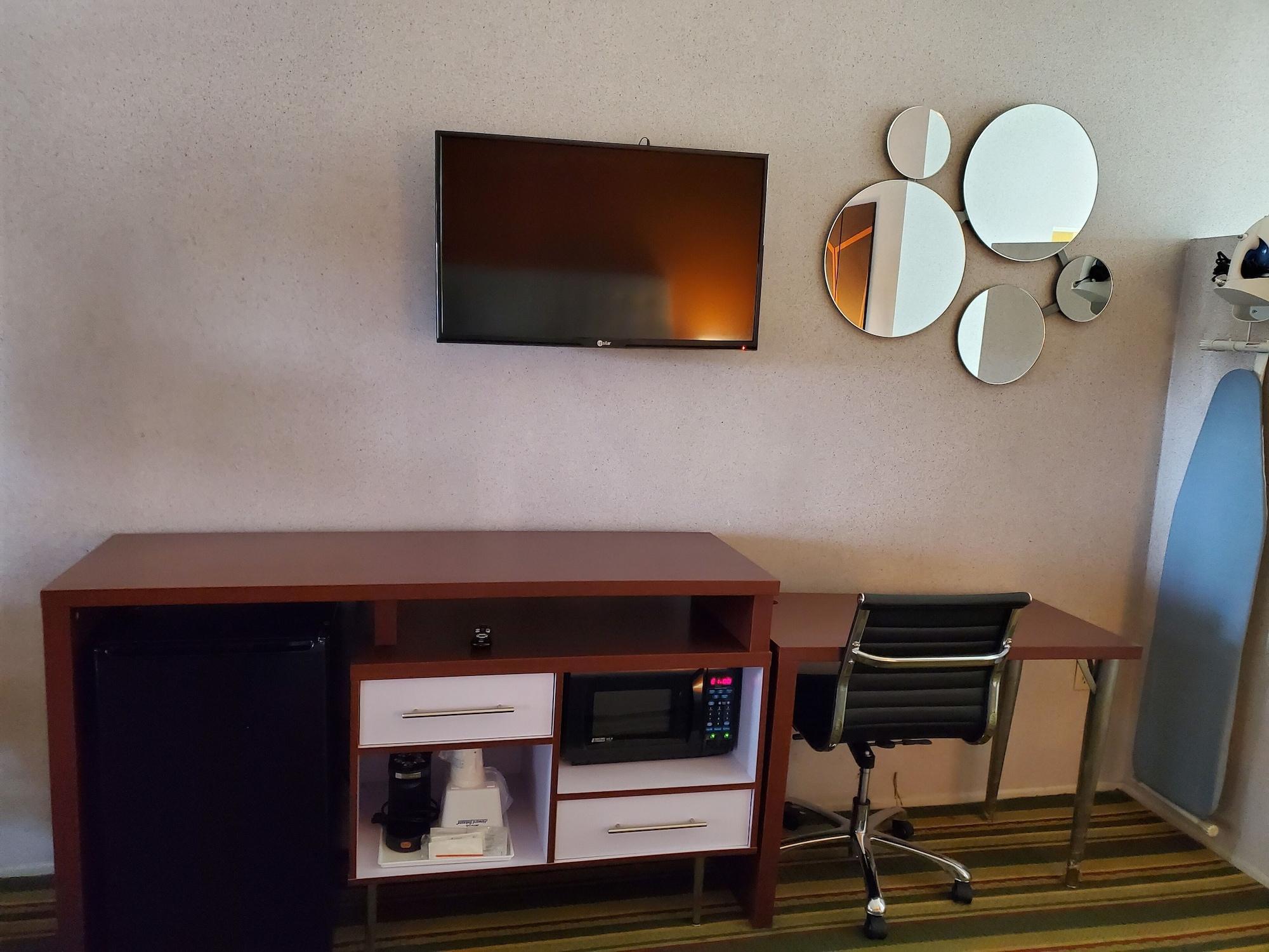 Howard Johnson By Wyndham Phoenix Airport/Downtown Area Bagian luar foto
