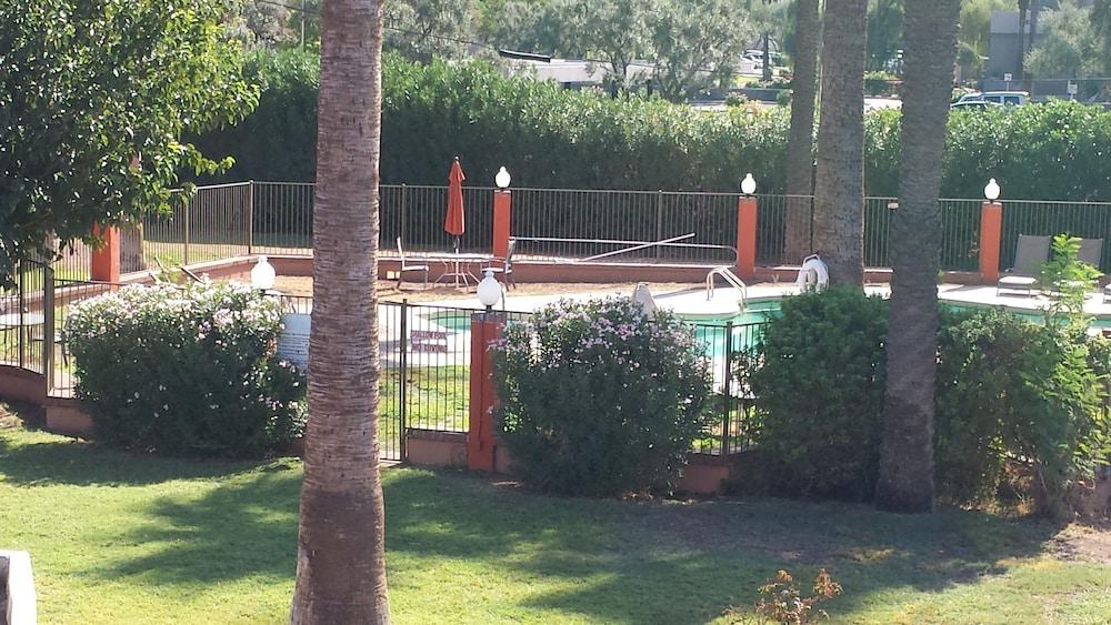 Howard Johnson By Wyndham Phoenix Airport/Downtown Area Bagian luar foto