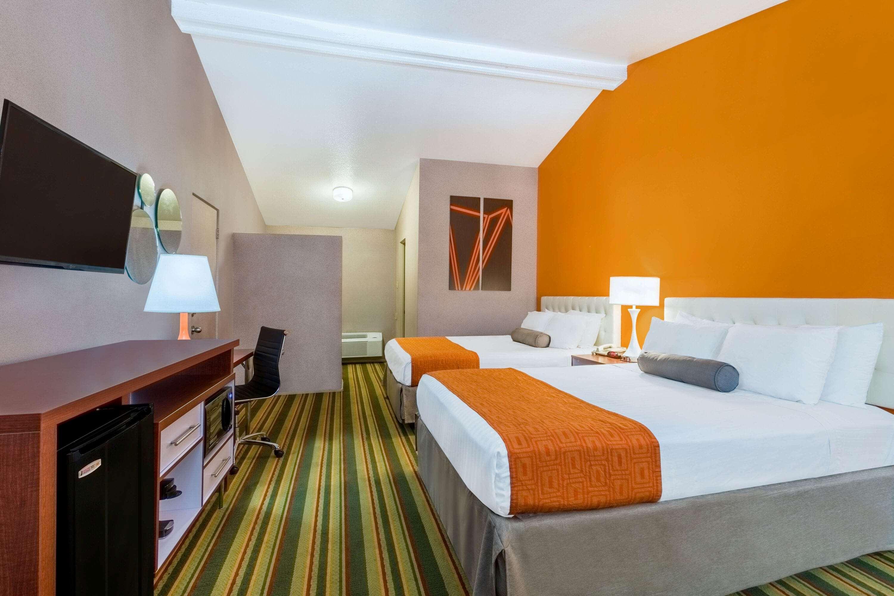 Howard Johnson By Wyndham Phoenix Airport/Downtown Area Bagian luar foto
