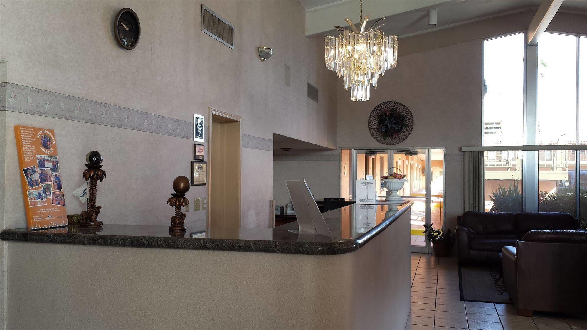 Howard Johnson By Wyndham Phoenix Airport/Downtown Area Bagian luar foto